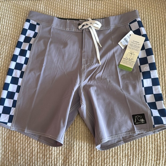 Quicksilver Original Arch 18” Board Shorts, size 34